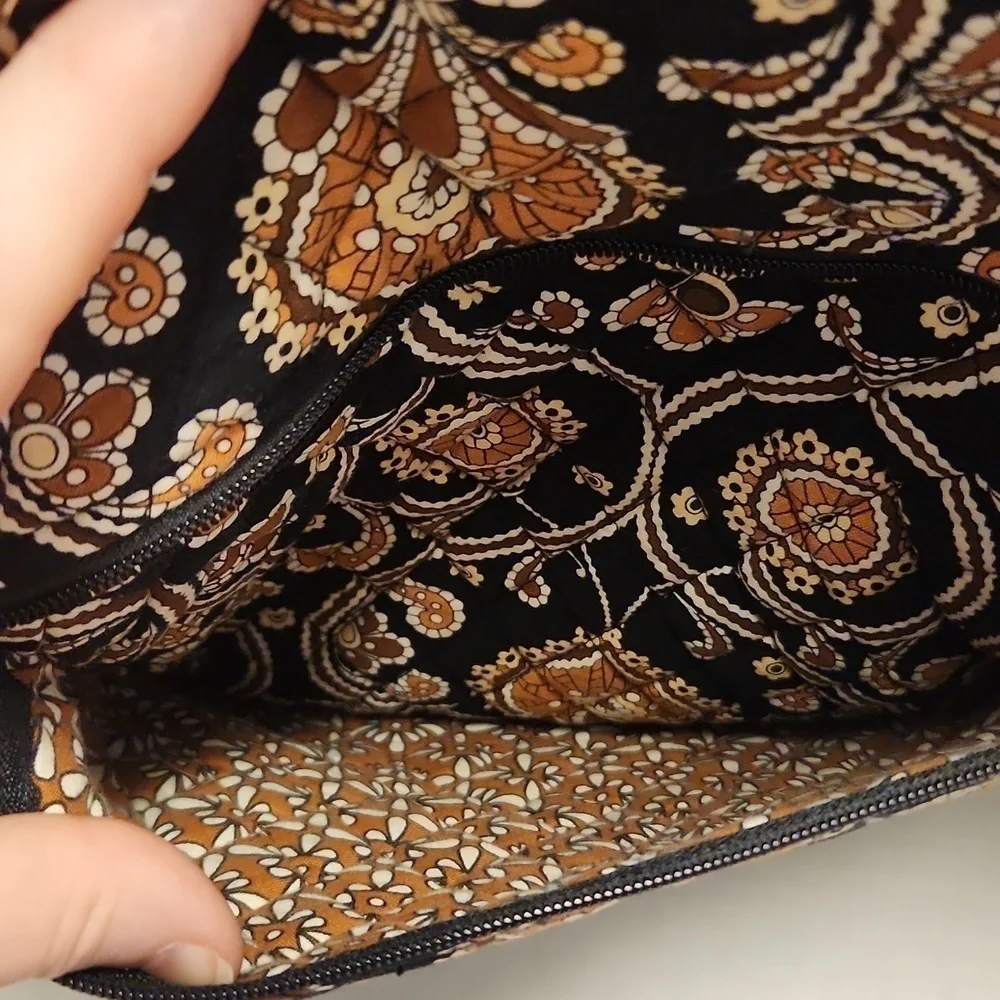 Vera Wang Backpack quilted has piping edge wear see pics Flaws